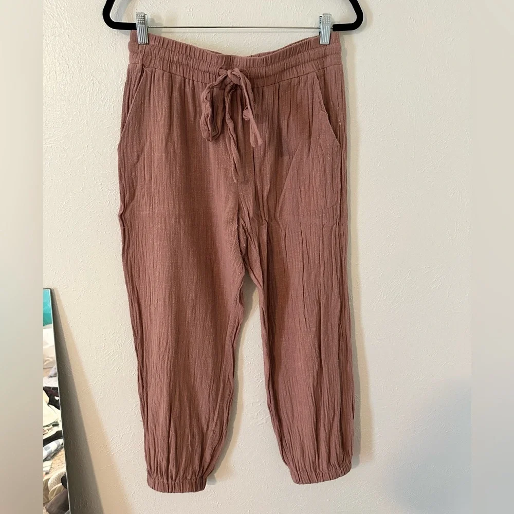 Darling blush pink two piece set 
Olivaceous
Size large​​ - Picture 8 of 10